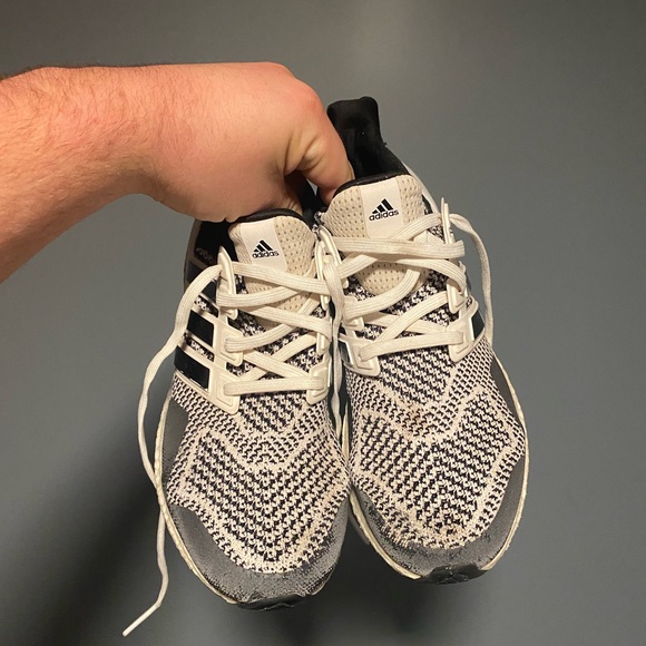 Adidas Ultraboost 4.0 Oreo Size 10 - Picture 2 of 5